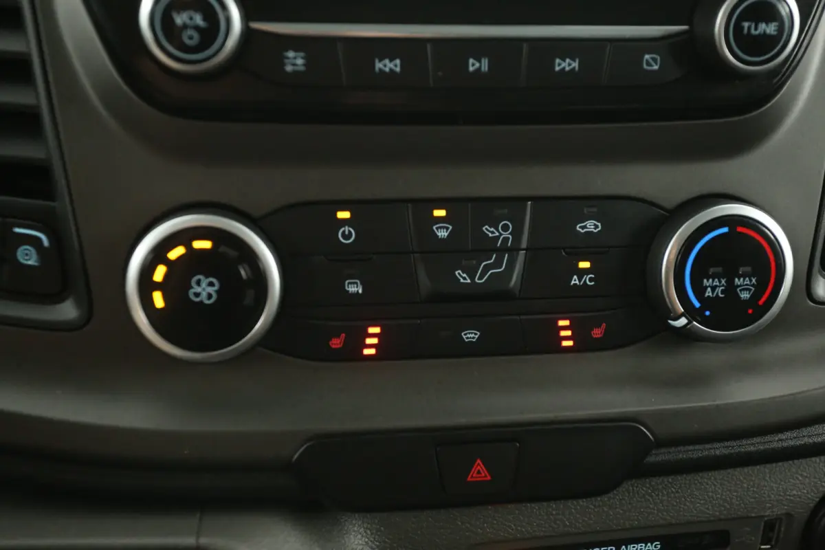 2.0 TDCI L2H1 | Automaat | Airco | Camera | Cruise | Carplay | 3 Zits | 2xSchuifdeur | Trekhaak