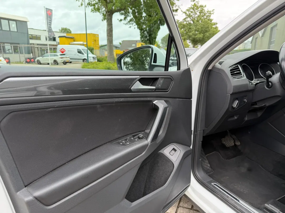 1.5 TSI ACT R-LINE AUTOMAAT Trekhaak Head UP display Navigatie Automatische Airco LMV Adaptief Cruise control