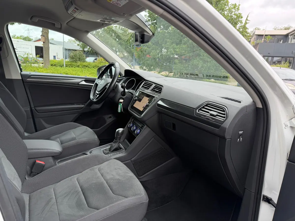 1.5 TSI ACT R-LINE AUTOMAAT Trekhaak Head UP display Navigatie Automatische Airco LMV Adaptief Cruise control
