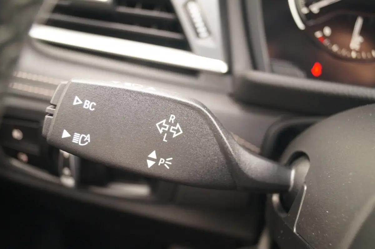 218i Automaat Business Edition Plus -LEER-ECC-LED-NAVI-CAM-