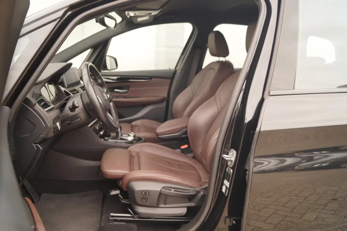 218i Automaat Business Edition Plus -LEER-ECC-LED-NAVI-CAM-
