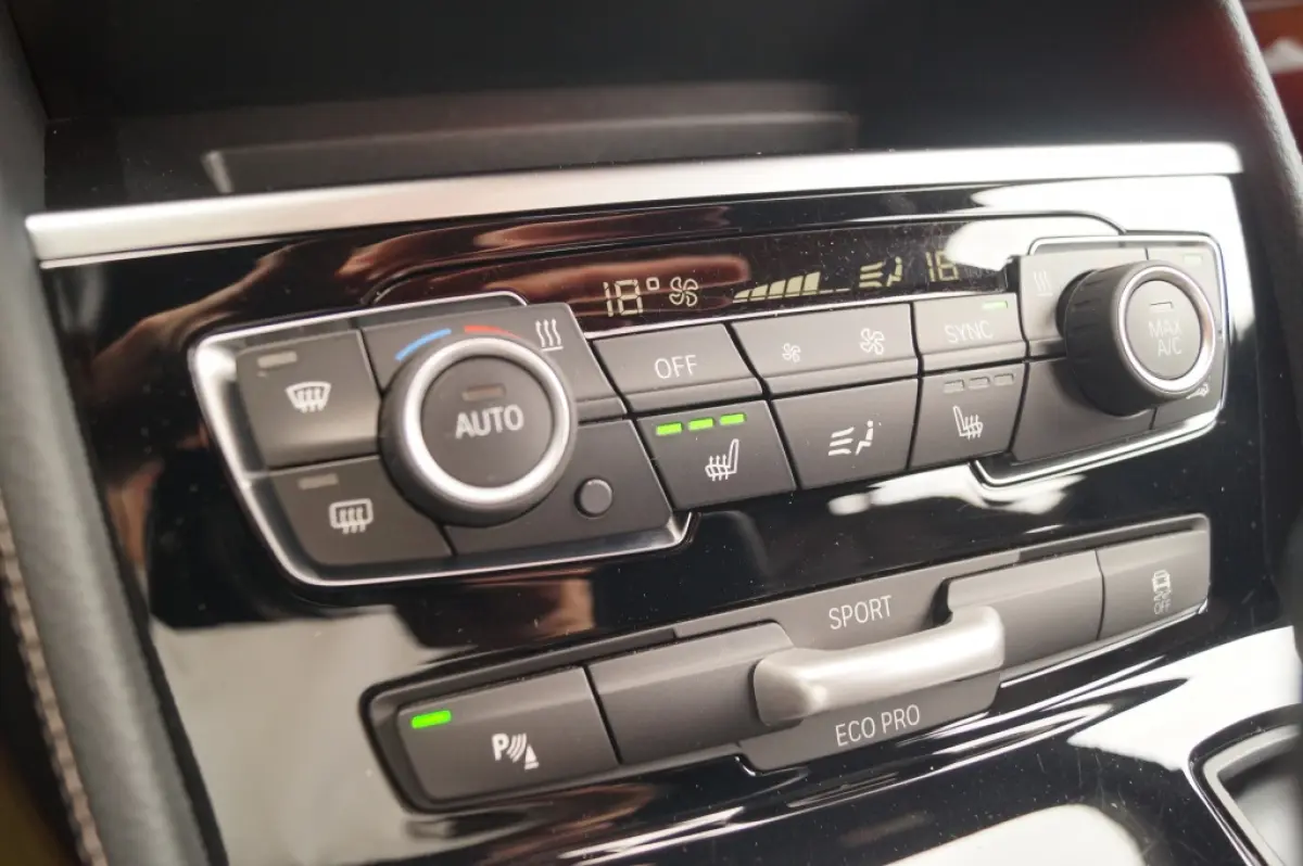 218i Automaat Business Edition Plus -LEER-ECC-LED-NAVI-CAM-
