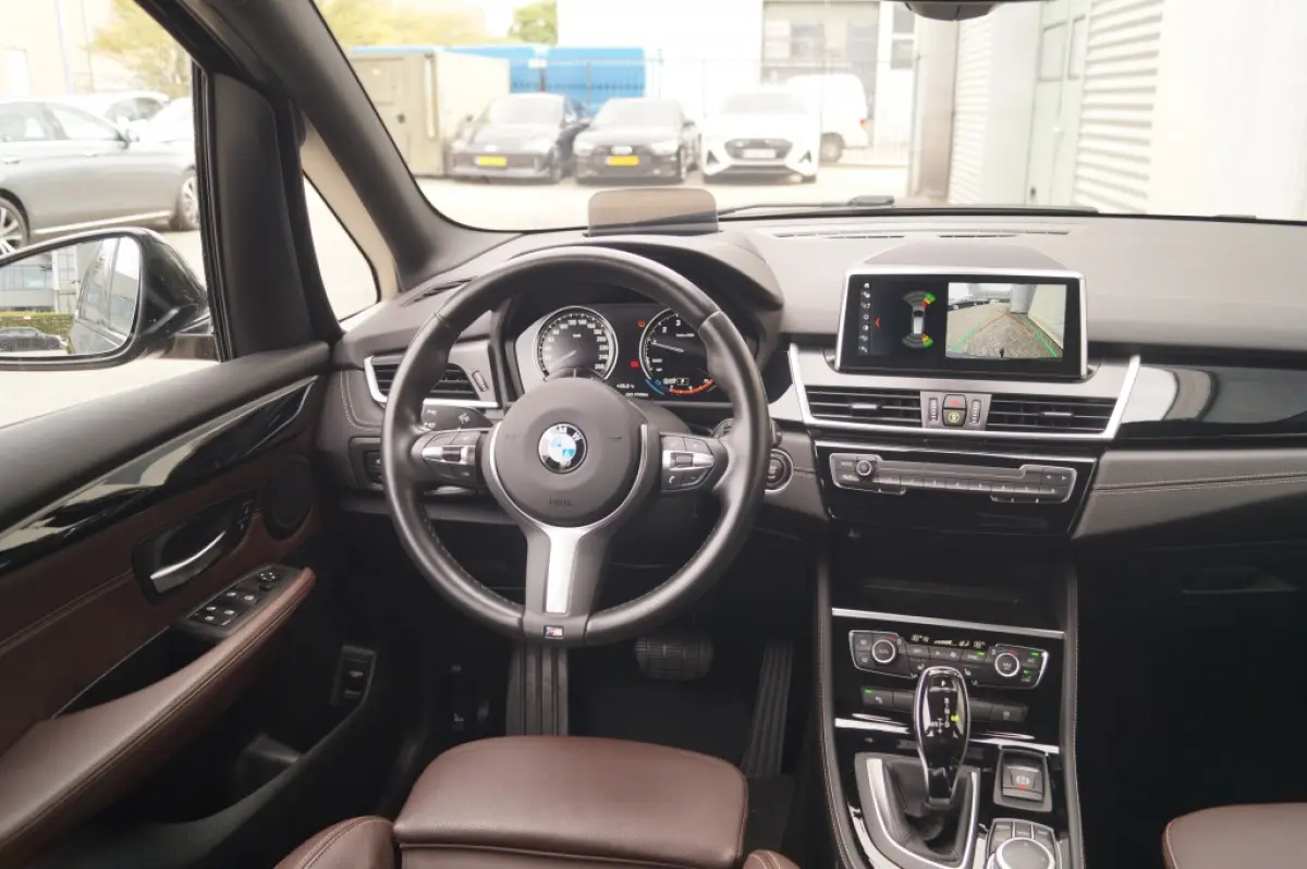 218i Automaat Business Edition Plus -LEER-ECC-LED-NAVI-CAM-