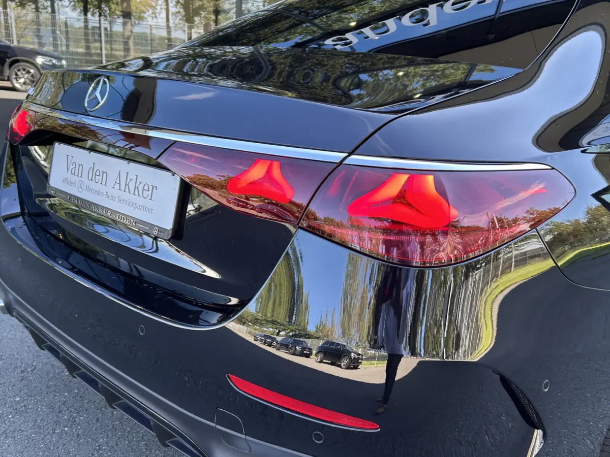 300e Sport Edition AMG // Hyperscreen // Burmester 4D // Distronic // Panoramadak // Active Sfeerverlichting // Keyless Entry // Nightpakket // 20" LM