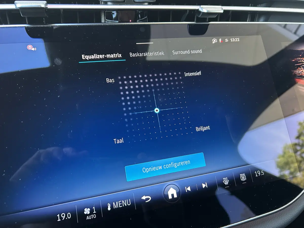300e Sport Edition AMG // Hyperscreen // Burmester 4D // Distronic // Panoramadak // Active Sfeerverlichting // Keyless Entry // Nightpakket // 20" LM