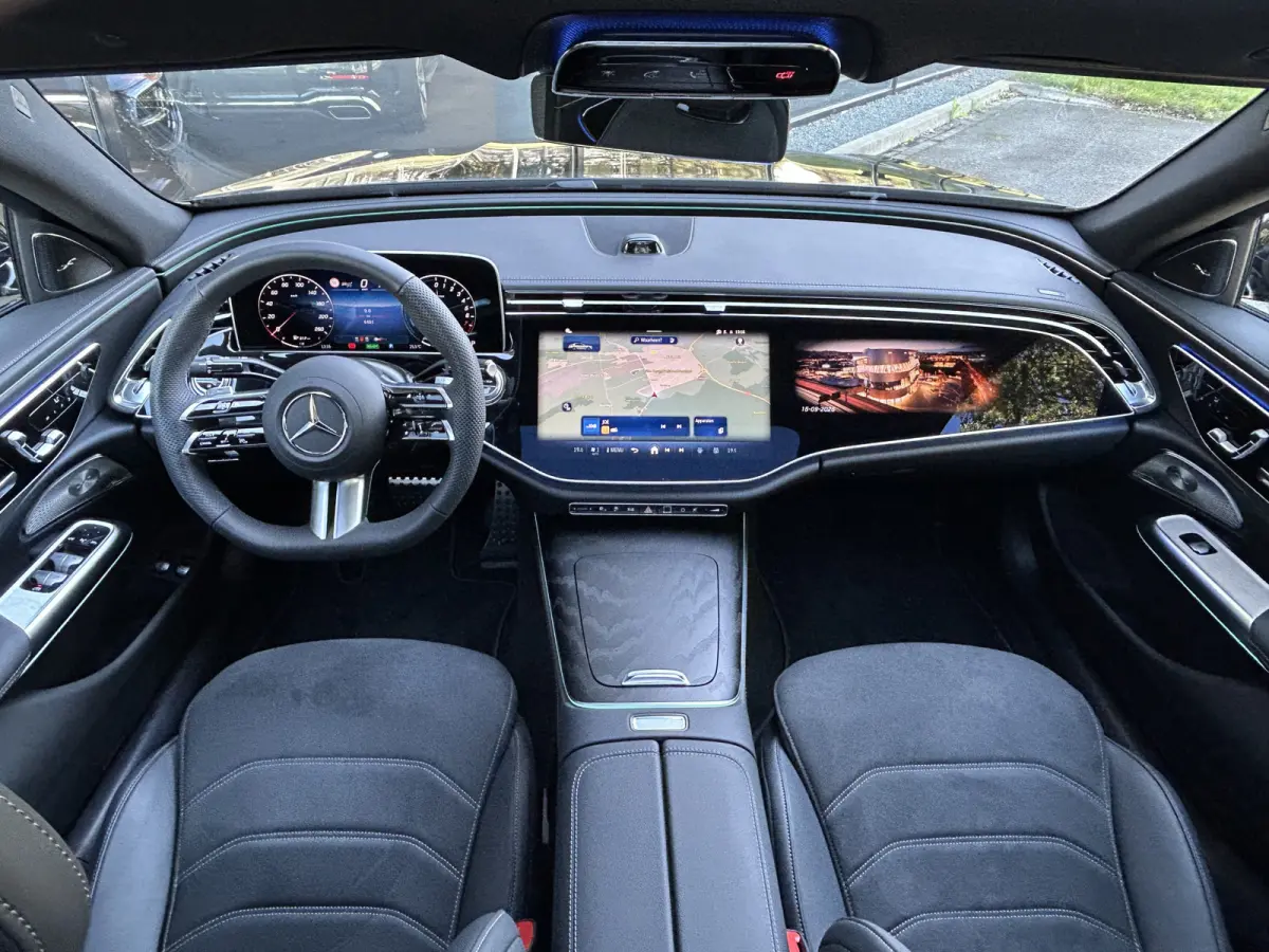 300e Sport Edition AMG // Hyperscreen // Burmester 4D // Distronic // Panoramadak // Active Sfeerverlichting // Keyless Entry // Nightpakket // 20" LM