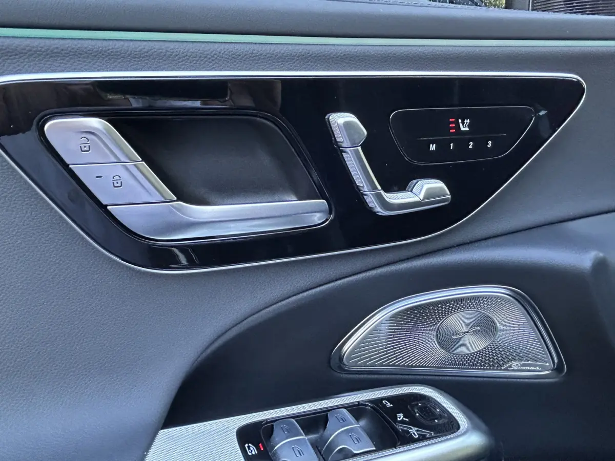 300e Sport Edition AMG // Hyperscreen // Burmester 4D // Distronic // Panoramadak // Active Sfeerverlichting // Keyless Entry // Nightpakket // 20" LM