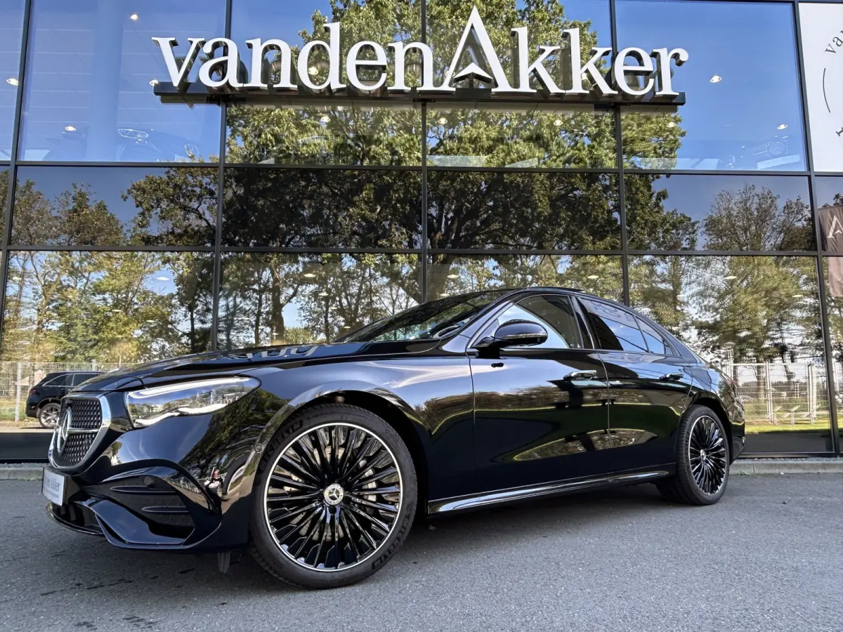 300e Sport Edition AMG // Hyperscreen // Burmester 4D // Distronic // Panoramadak // Active Sfeerverlichting // Keyless Entry // Nightpakket // 20" LM