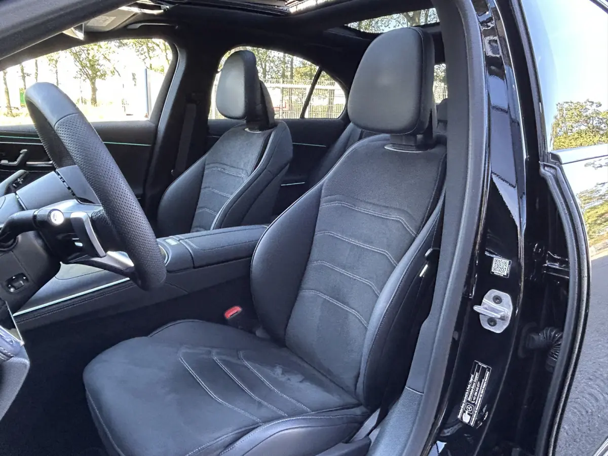 300e Sport Edition AMG // Hyperscreen // Burmester 4D // Distronic // Panoramadak // Active Sfeerverlichting // Keyless Entry // Nightpakket // 20" LM