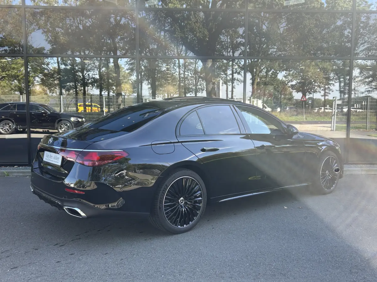 300e Sport Edition AMG // Hyperscreen // Burmester 4D // Distronic // Panoramadak // Active Sfeerverlichting // Keyless Entry // Nightpakket // 20" LM