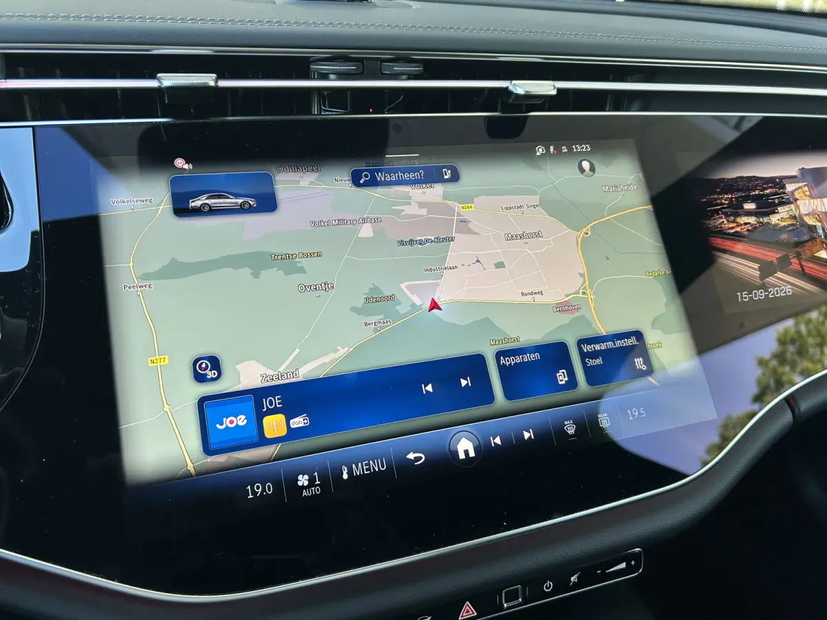 300e Sport Edition AMG // Hyperscreen // Burmester 4D // Distronic // Panoramadak // Active Sfeerverlichting // Keyless Entry // Nightpakket // 20" LM