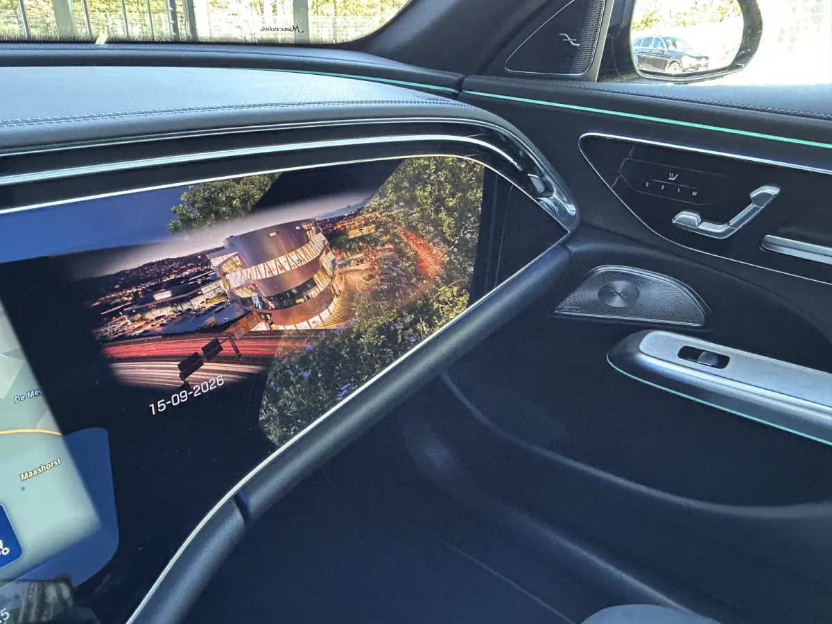 300e Sport Edition AMG // Hyperscreen // Burmester 4D // Distronic // Panoramadak // Active Sfeerverlichting // Keyless Entry // Nightpakket // 20" LM