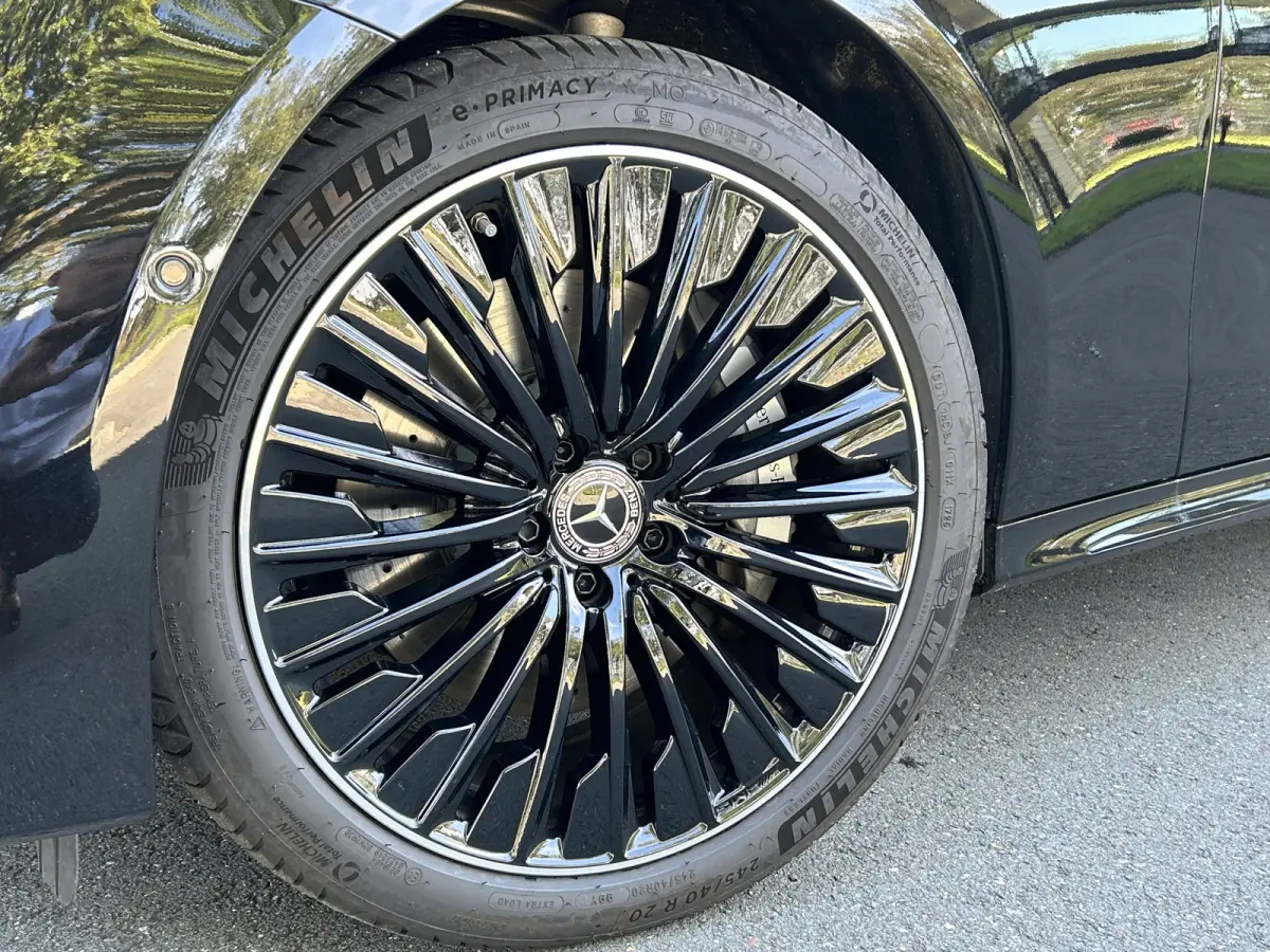 300e Sport Edition AMG // Hyperscreen // Burmester 4D // Distronic // Panoramadak // Active Sfeerverlichting // Keyless Entry // Nightpakket // 20" LM