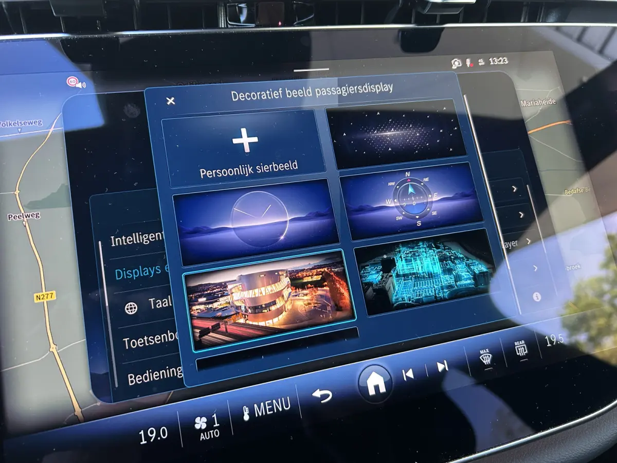 300e Sport Edition AMG // Hyperscreen // Burmester 4D // Distronic // Panoramadak // Active Sfeerverlichting // Keyless Entry // Nightpakket // 20" LM