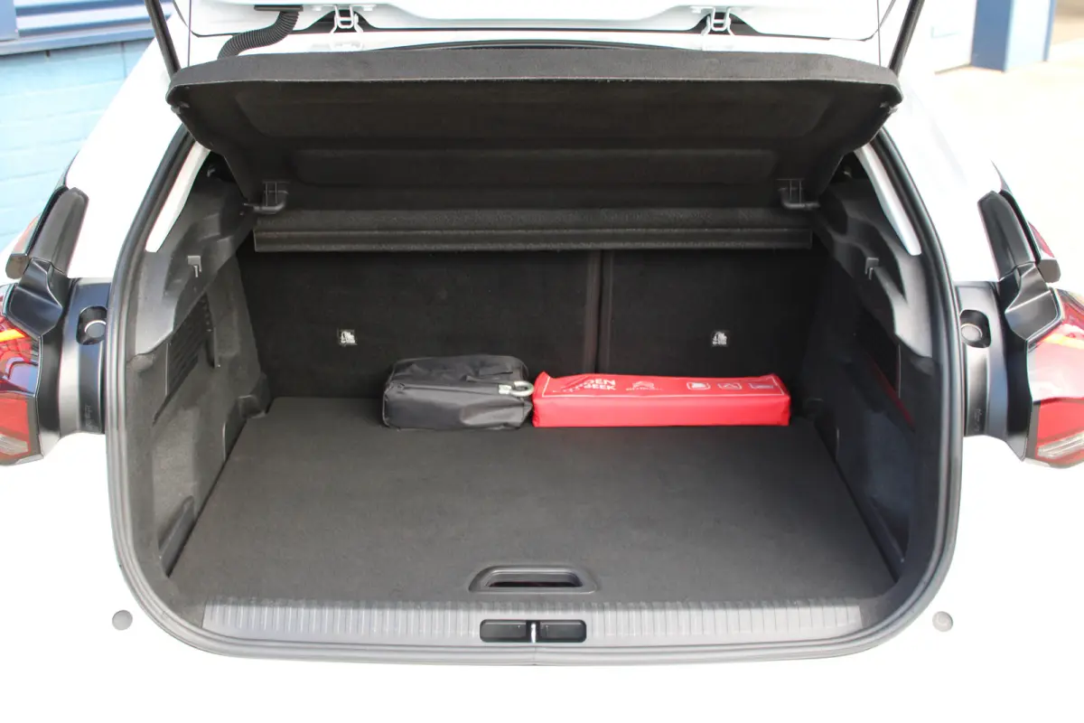Feel Pack 50 kWh SoH 89%| CARPLAY | CAMERA | LED KOPLAMPEN | STUUR + STOELVERWARMING | VOORRUITVERWARMING | NAVI
