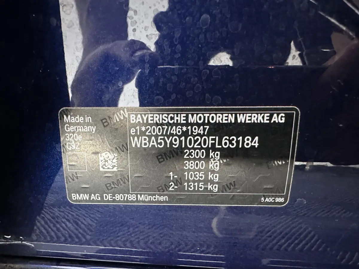 320e Business Edition Plus (INCL-BTW) Aut. *LEATHER | PANO | FULL-LED | HEATED-SPORTSEATS | NAVI-FULLMAP | KEYLESS | PRIVACY-GLASS | ECC | PDC | CRUISE | 19''ALU*