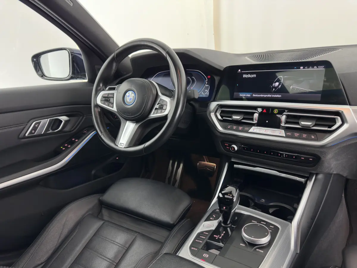 320e Business Edition Plus (INCL-BTW) Aut. *LEATHER | PANO | FULL-LED | HEATED-SPORTSEATS | NAVI-FULLMAP | KEYLESS | PRIVACY-GLASS | ECC | PDC | CRUISE | 19''ALU*