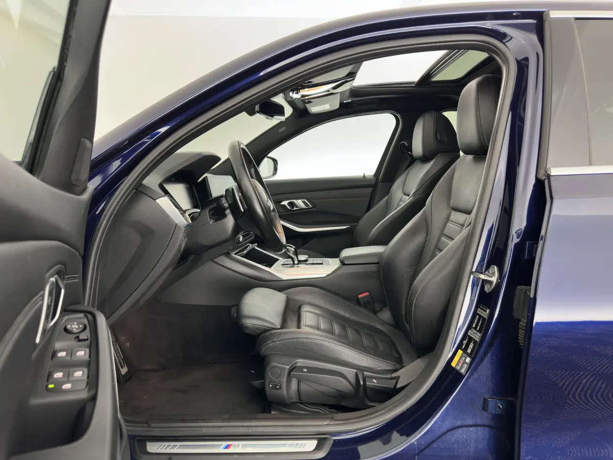 320e Business Edition Plus (INCL-BTW) Aut. *LEATHER | PANO | FULL-LED | HEATED-SPORTSEATS | NAVI-FULLMAP | KEYLESS | PRIVACY-GLASS | ECC | PDC | CRUISE | 19''ALU*
