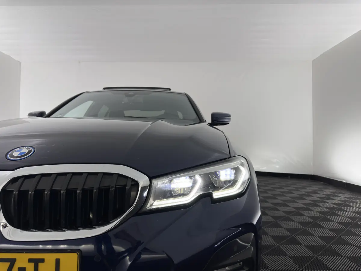 320e Business Edition Plus (INCL-BTW) Aut. *LEATHER | PANO | FULL-LED | HEATED-SPORTSEATS | NAVI-FULLMAP | KEYLESS | PRIVACY-GLASS | ECC | PDC | CRUISE | 19''ALU*