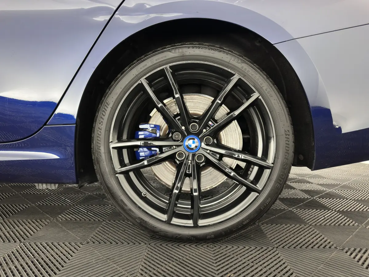 320e Business Edition Plus (INCL-BTW) Aut. *LEATHER | PANO | FULL-LED | HEATED-SPORTSEATS | NAVI-FULLMAP | KEYLESS | PRIVACY-GLASS | ECC | PDC | CRUISE | 19''ALU*