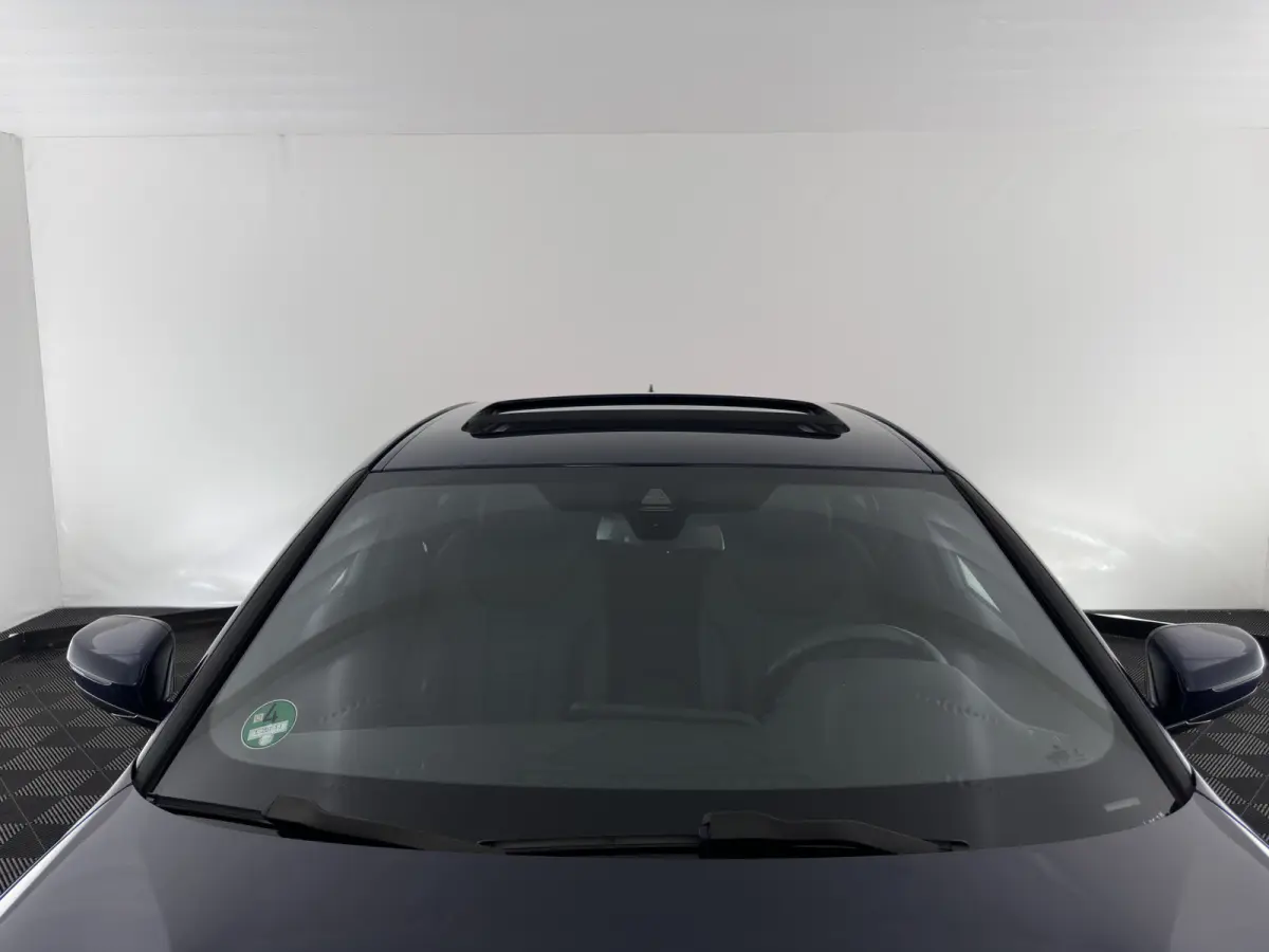 320e Business Edition Plus (INCL-BTW) Aut. *LEATHER | PANO | FULL-LED | HEATED-SPORTSEATS | NAVI-FULLMAP | KEYLESS | PRIVACY-GLASS | ECC | PDC | CRUISE | 19''ALU*
