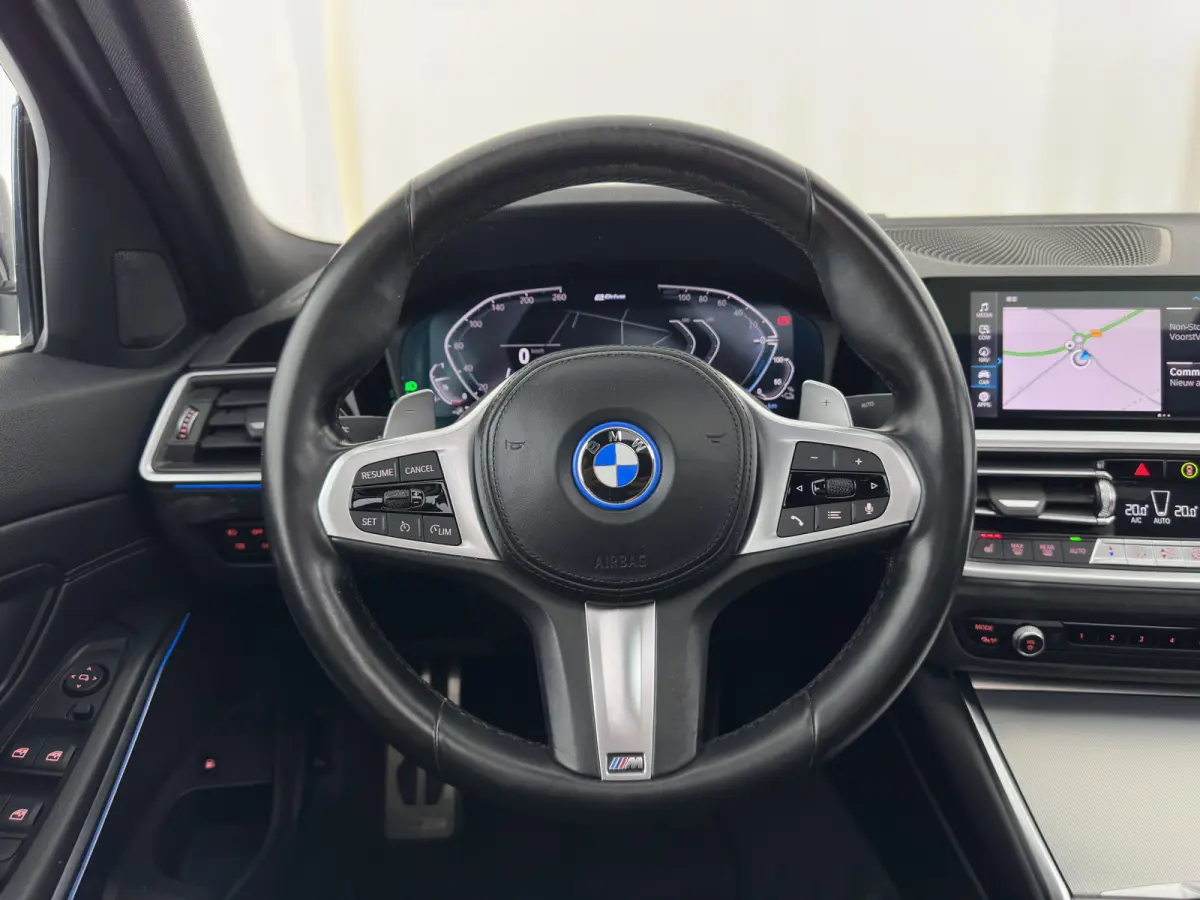 320e Business Edition Plus (INCL-BTW) Aut. *LEATHER | PANO | FULL-LED | HEATED-SPORTSEATS | NAVI-FULLMAP | KEYLESS | PRIVACY-GLASS | ECC | PDC | CRUISE | 19''ALU*