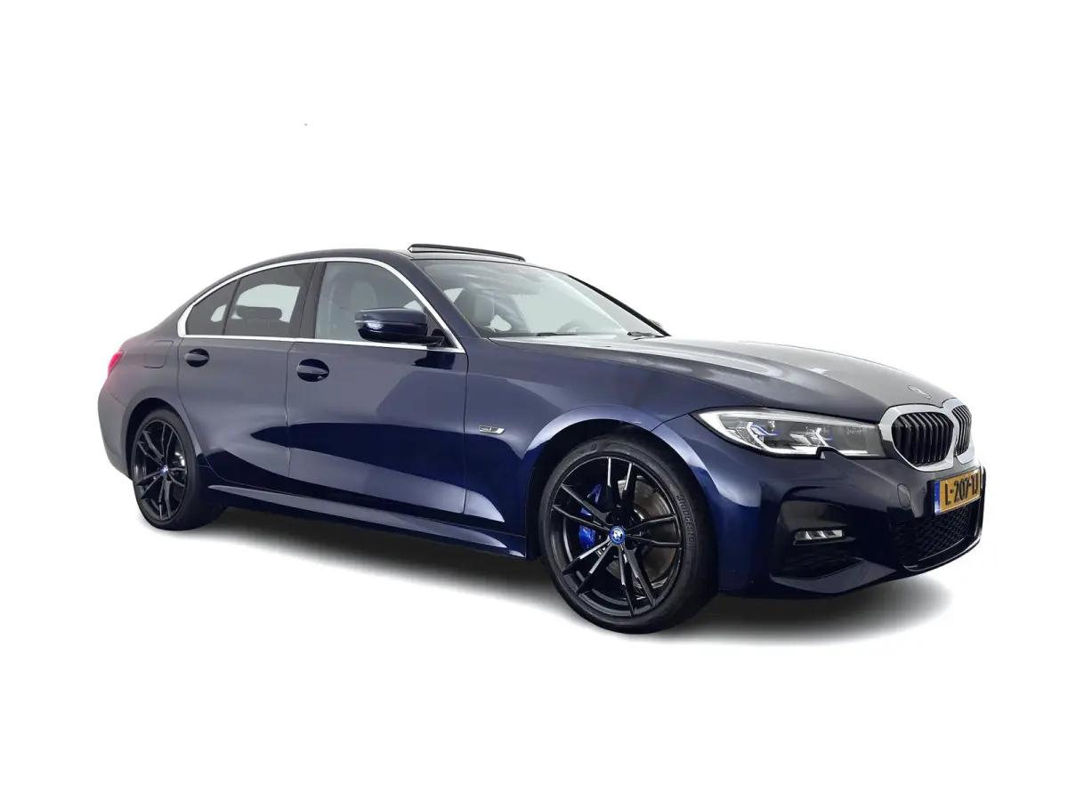 320e Business Edition Plus (INCL-BTW) Aut. *LEATHER | PANO | FULL-LED | HEATED-SPORTSEATS | NAVI-FULLMAP | KEYLESS | PRIVACY-GLASS | ECC | PDC | CRUISE | 19''ALU*