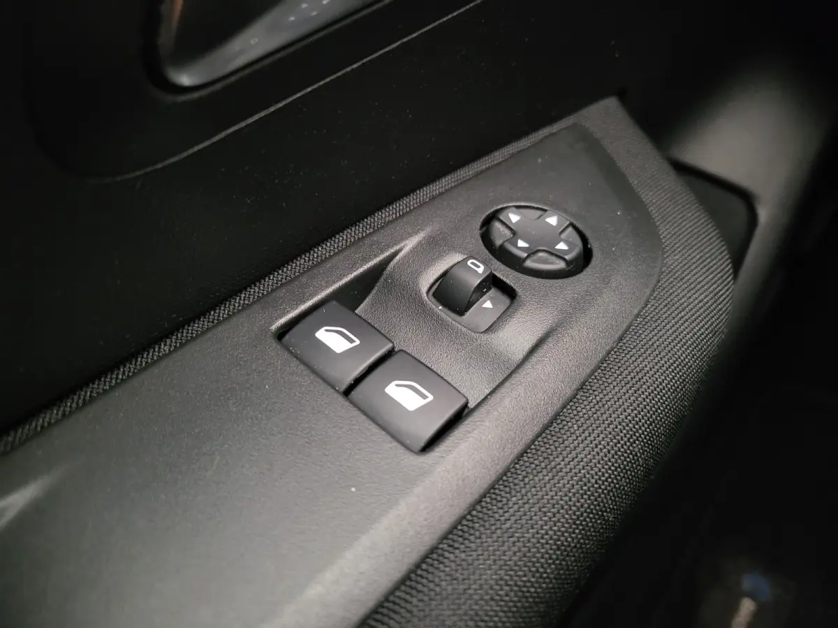 1.2 PureTech Active Navigatie | Carplay | LED Dagrij | Elek. Ramen | Centrale Vergendeling | Rijstrook-Assistentie | Airco | Apple Carplay/Android Auto|telefoonintegratie premium | Cruise co
