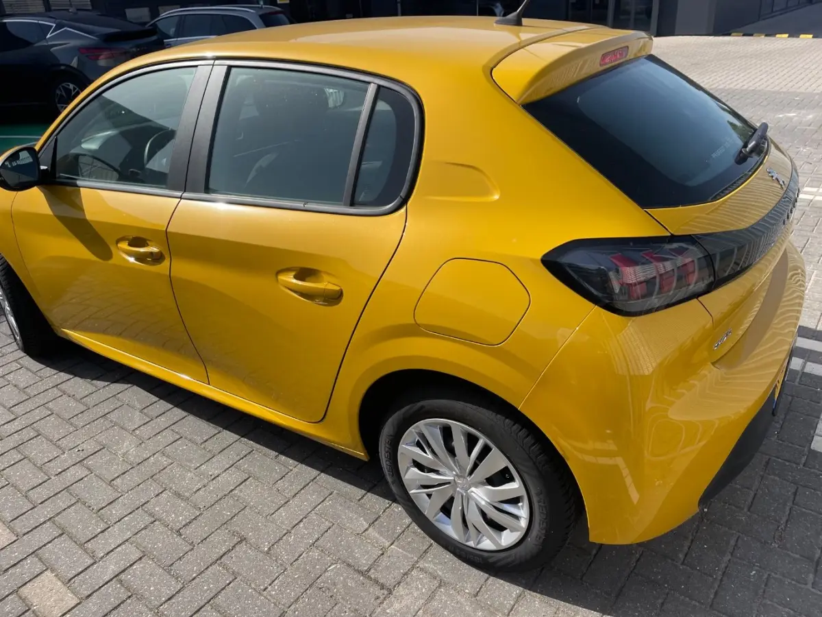 1.2 PureTech Active Navigatie | Carplay | LED Dagrij | Elek. Ramen | Centrale Vergendeling | Rijstrook-Assistentie | Airco | Apple Carplay/Android Auto|telefoonintegratie premium | Cruise co