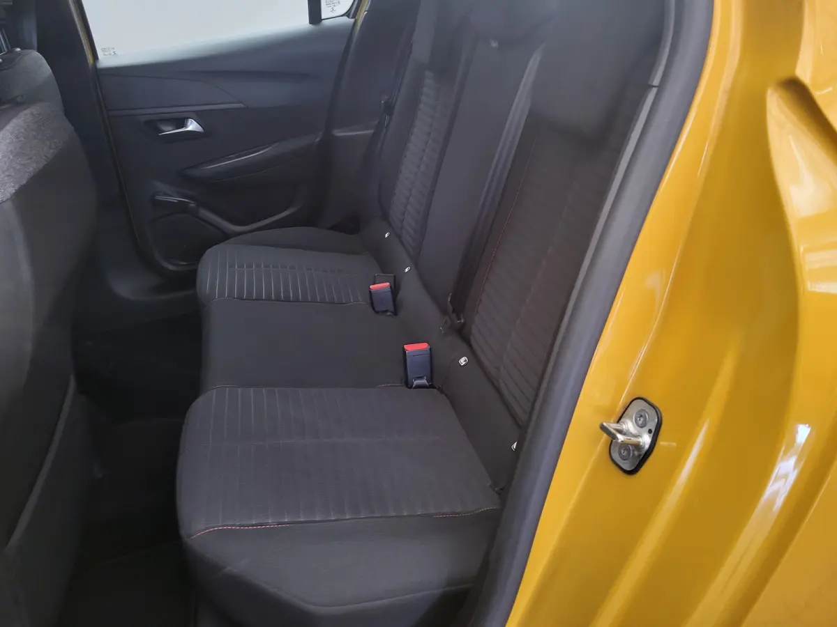 1.2 PureTech Active Navigatie | Carplay | LED Dagrij | Elek. Ramen | Centrale Vergendeling | Rijstrook-Assistentie | Airco | Apple Carplay/Android Auto|telefoonintegratie premium | Cruise co