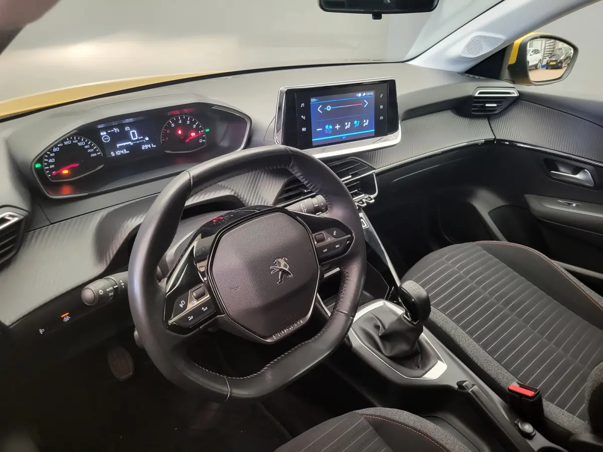 1.2 PureTech Active Navigatie | Carplay | LED Dagrij | Elek. Ramen | Centrale Vergendeling | Rijstrook-Assistentie | Airco | Apple Carplay/Android Auto|telefoonintegratie premium | Cruise co