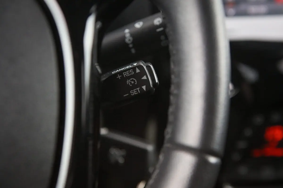 1.0 e-VTi Allure | Carplay | Airco | Achteruitrijcamera |