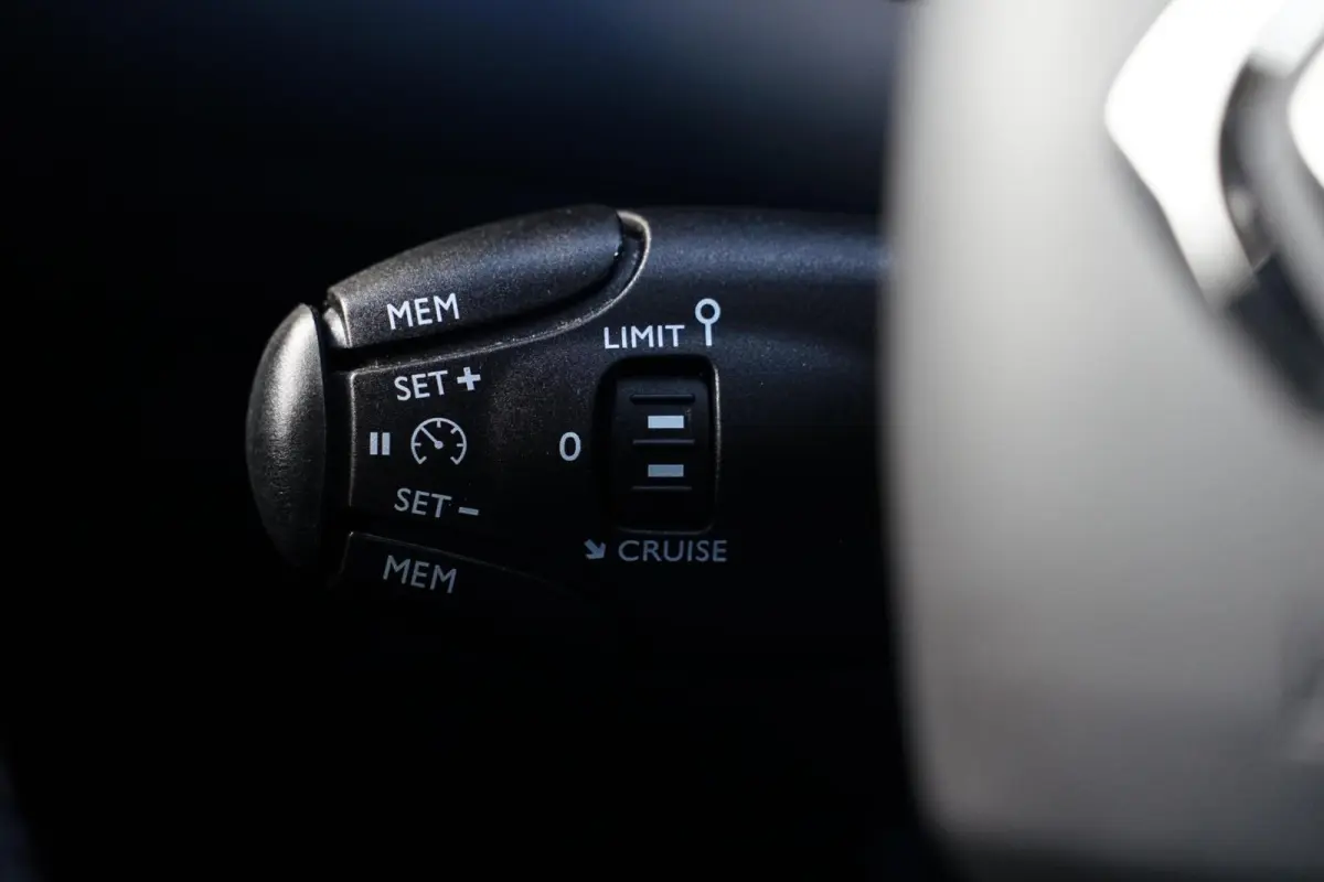 1.2 PureTech S&S Feel, NL, LED, CarPlay