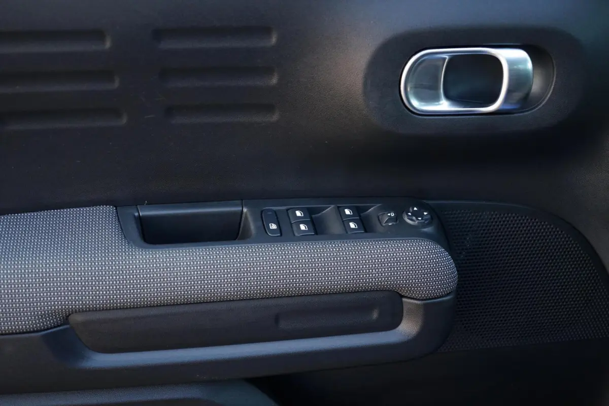 1.2 PureTech S&S Feel, NL, LED, CarPlay