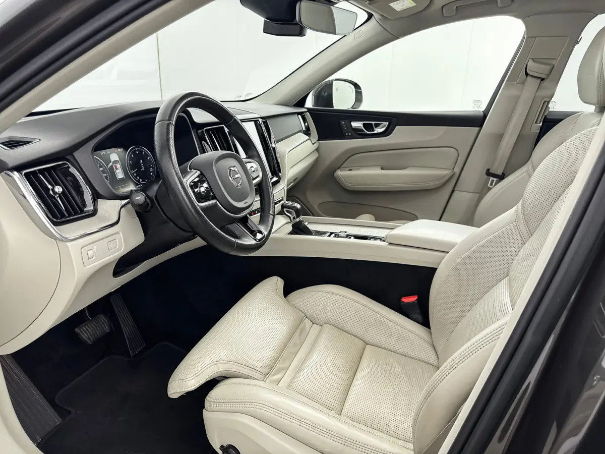 T5 AWD Inscription | 20" | Luchtvering | Trekhaak |  Geventileerd Nappa | Head-Up | Panoramadak | 360 Camera | Full LED | Parkeerverwarming