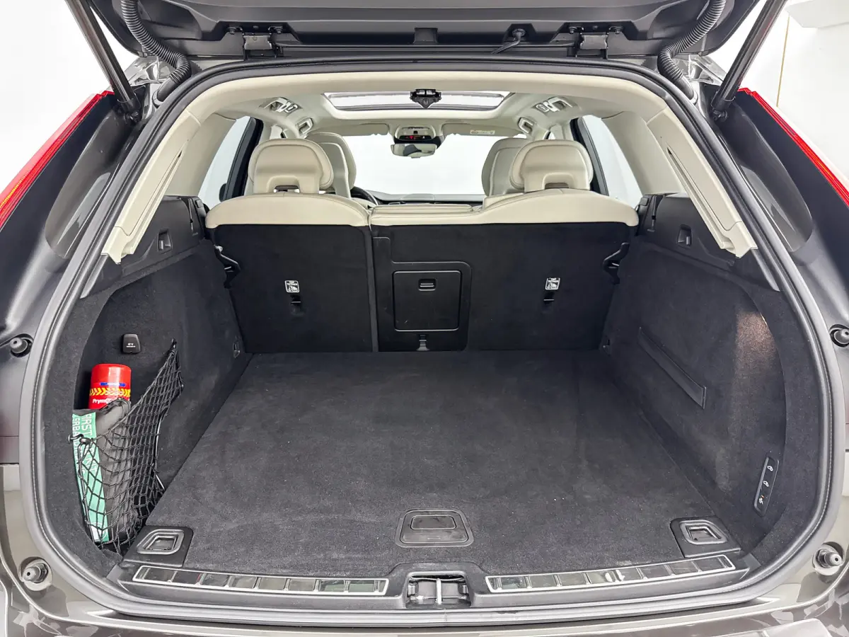 T5 AWD Inscription | 20" | Luchtvering | Trekhaak |  Geventileerd Nappa | Head-Up | Panoramadak | 360 Camera | Full LED | Parkeerverwarming