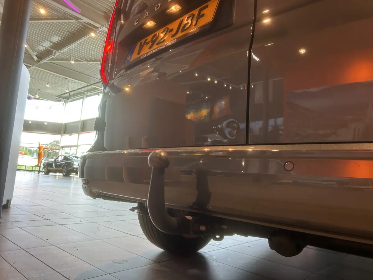 2.0 TDI Style DSG | Trekhaak | Camera | LED Koplampen | Achteruitrijcamera | Airco (automatisch) | Betonplex in laadruimte
