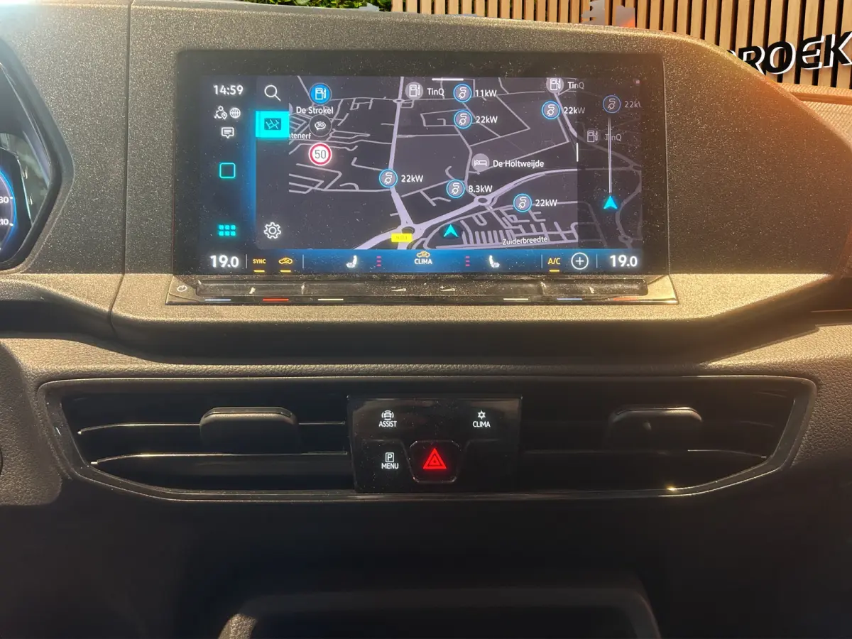 2.0 TDI Style DSG | Trekhaak | Camera | LED Koplampen | Achteruitrijcamera | Airco (automatisch) | Betonplex in laadruimte