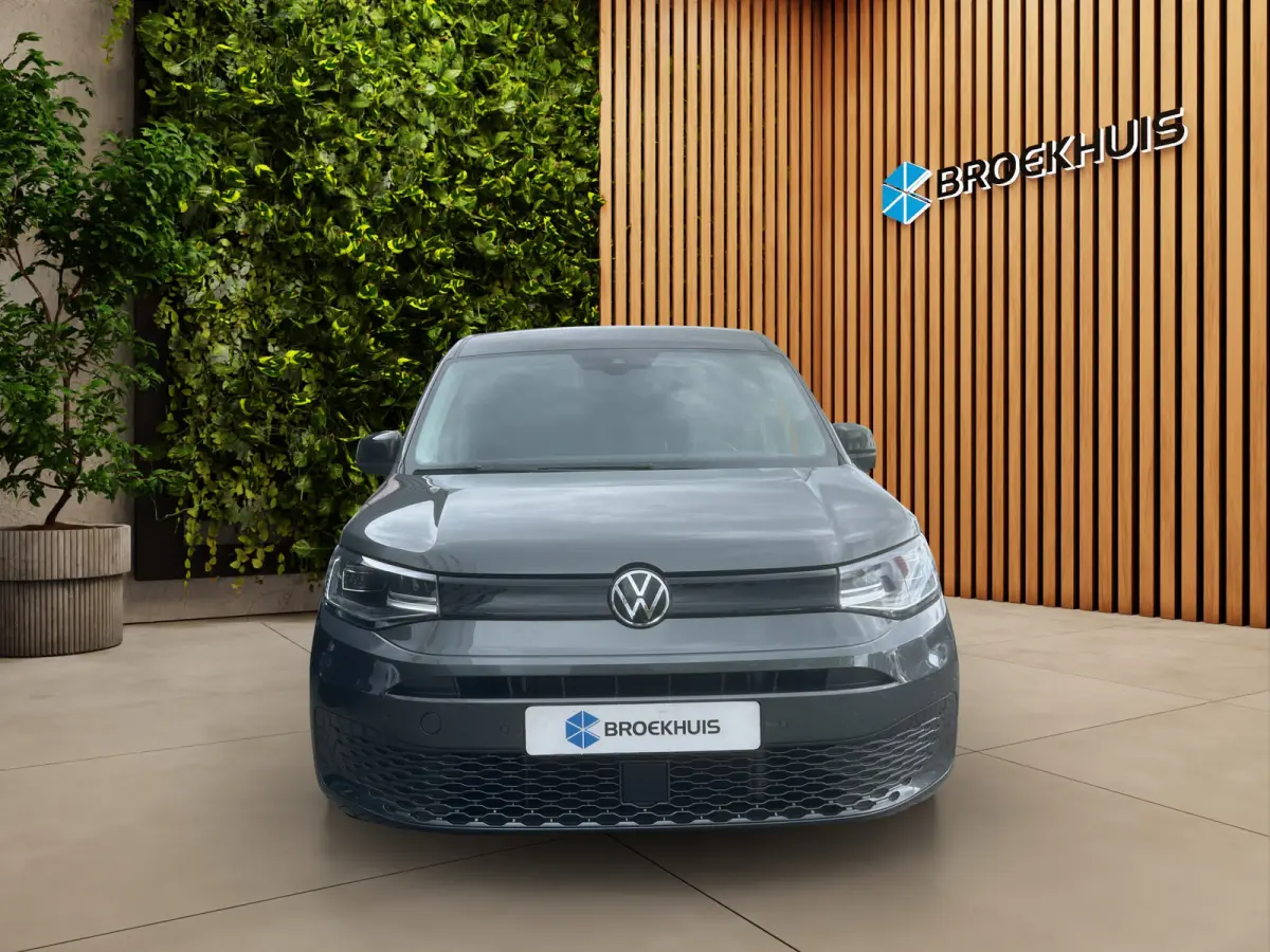 2.0 TDI Style DSG | Trekhaak | Camera | LED Koplampen | Achteruitrijcamera | Airco (automatisch) | Betonplex in laadruimte