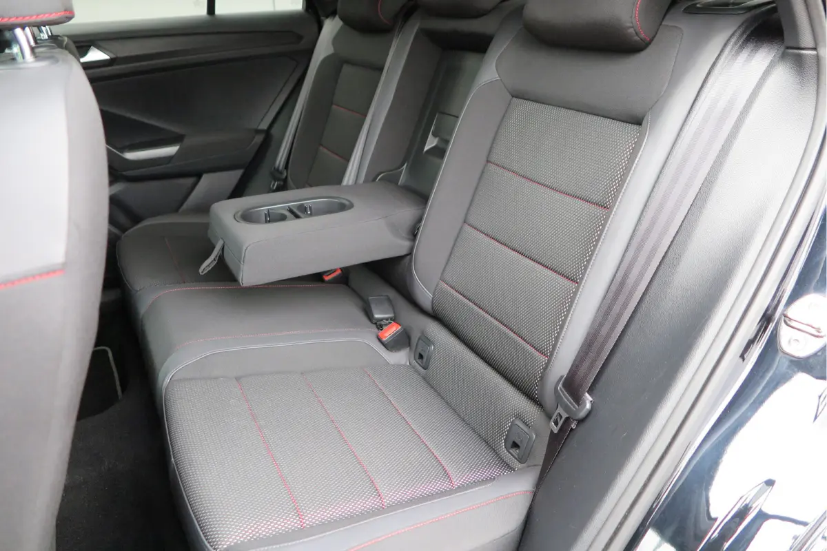 1.5 TSI 150pk DSG Sport Business R-Line ,Led,Trekhaak ,Navi, Achteruitrijcamera, Virtual cockpit, DAB+ , PDC, LMV19" ,Electr. achterklep, Carplay etc.