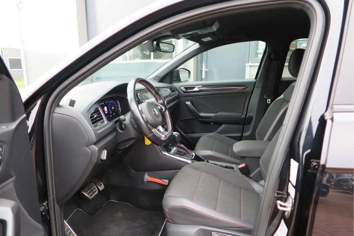 1.5 TSI 150pk DSG Sport Business R-Line ,Led,Trekhaak ,Navi, Achteruitrijcamera, Virtual cockpit, DAB+ , PDC, LMV19" ,Electr. achterklep, Carplay etc.