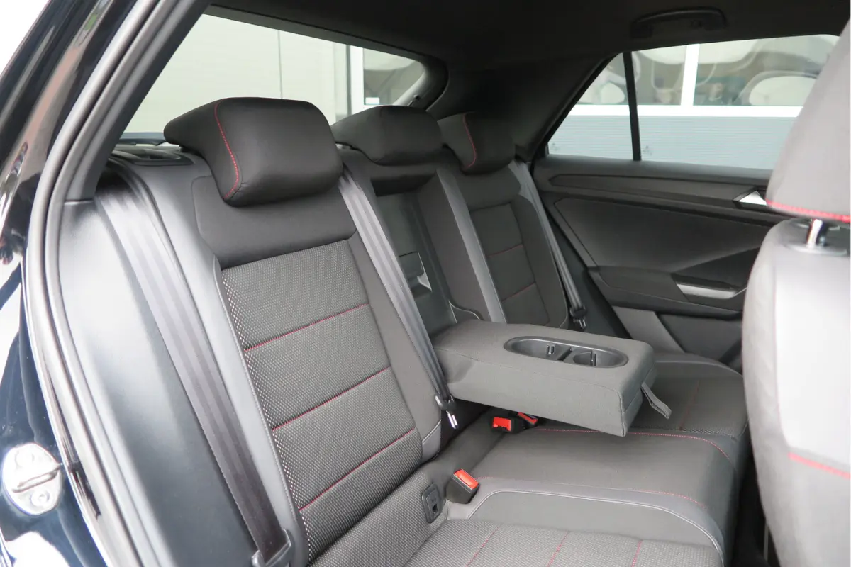 1.5 TSI 150pk DSG Sport Business R-Line ,Led,Trekhaak ,Navi, Achteruitrijcamera, Virtual cockpit, DAB+ , PDC, LMV19" ,Electr. achterklep, Carplay etc.