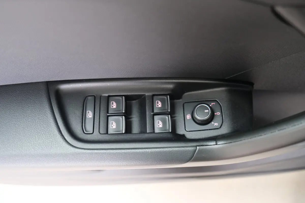 25 TFSI Advanced edition - N.A.P. Airco, Cruise, Virtual display, Carplay, PDC.