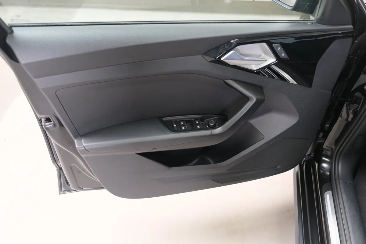 25 TFSI Advanced edition - N.A.P. Airco, Cruise, Virtual display, Carplay, PDC.