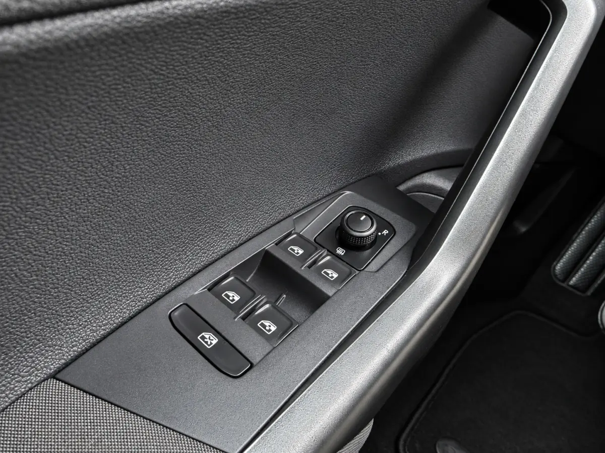 1.0 TSI Comfortline Business carplay_Camera_Cruise_Led