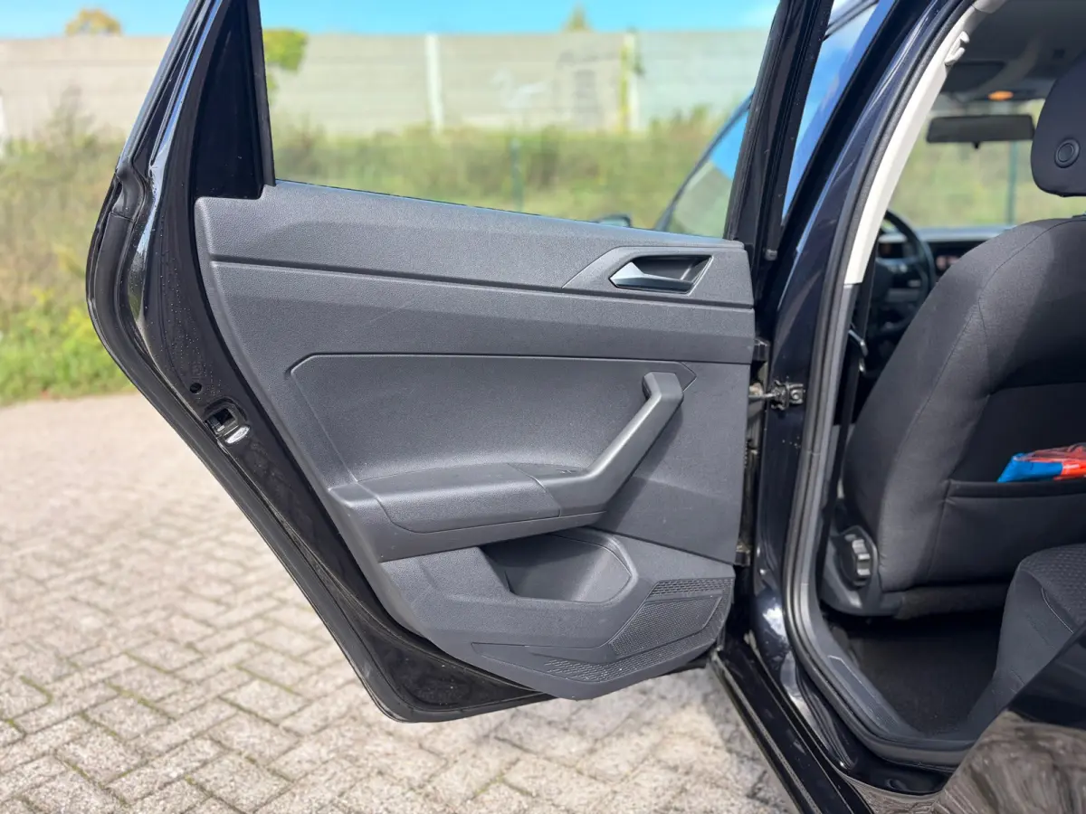 1.0 TSI Highline R- LINE VELGEN I BLUETOOTH I PDC I 95PK I NWE APK