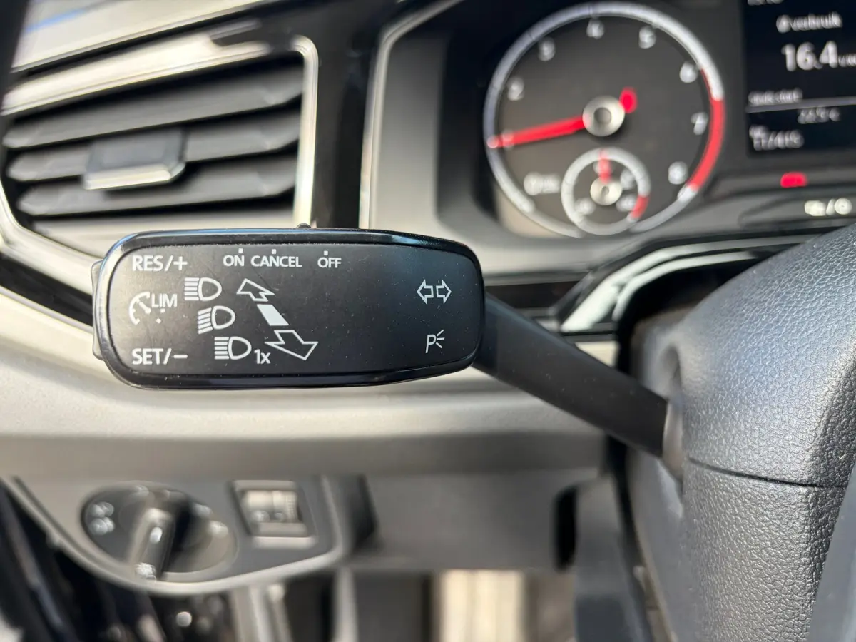 1.0 TSI Highline R- LINE VELGEN I BLUETOOTH I PDC I 95PK I NWE APK