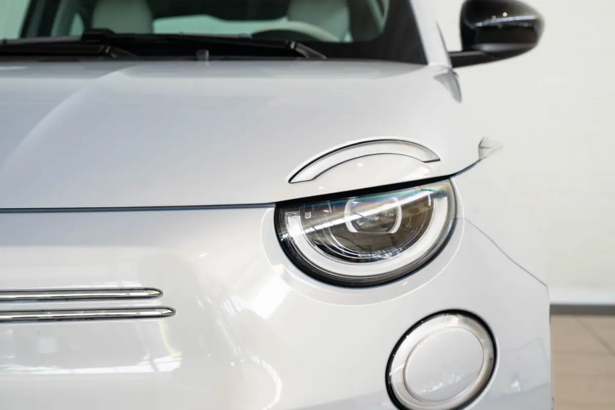 La Prima 42 kWh | Tot 8 Jaar Garantie | Stoelverwarming | Camera | Navigatie | Climate Controle | Apple Carplay & Android Auto |
