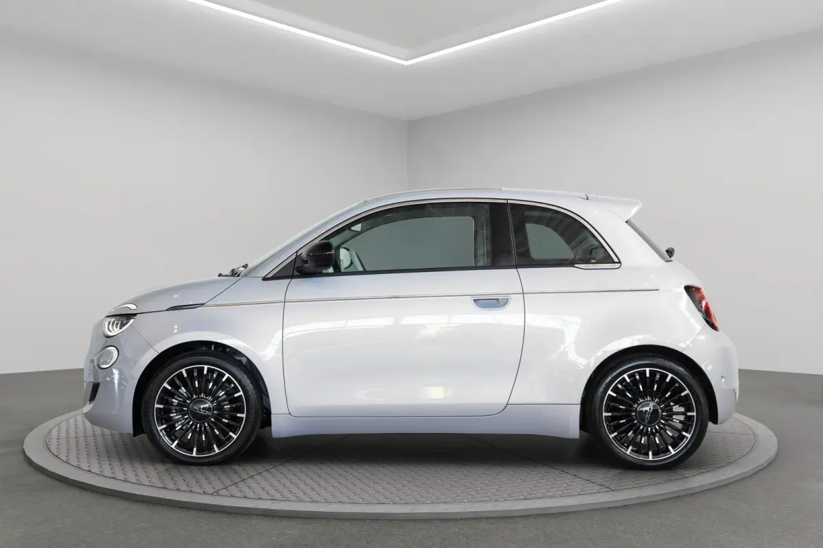 La Prima 42 kWh | Tot 8 Jaar Garantie | Stoelverwarming | Camera | Navigatie | Climate Controle | Apple Carplay & Android Auto |