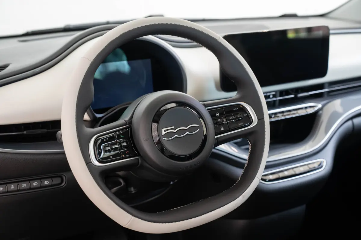 La Prima 42 kWh | Tot 8 Jaar Garantie | Stoelverwarming | Camera | Navigatie | Climate Controle | Apple Carplay & Android Auto |